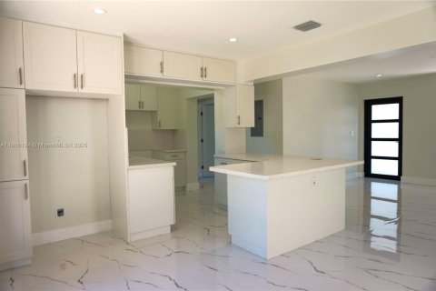 Купить виллу или дом в Майами, Флорида 2 спальни, 106.56м2, № 1886582 - фото 8