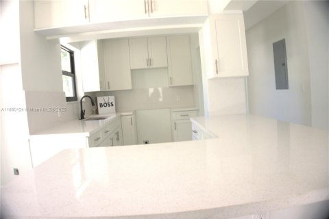 Купить виллу или дом в Майами, Флорида 2 спальни, 106.56м2, № 1886582 - фото 12