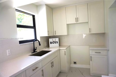 Купить виллу или дом в Майами, Флорида 2 спальни, 106.56м2, № 1886582 - фото 11