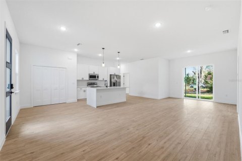 Villa ou maison à louer à Dunnellon, Floride: 4 chambres, 167.13 m2 № 2096034 - photo 10