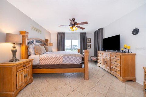 House in Kissimmee, Florida 6 bedrooms, 241.92 sq.m. № 2094308 - photo 25