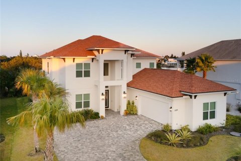 House in Flagler Beach, Florida 4 bedrooms, 361.85 sq.m. № 2125286 - photo 2