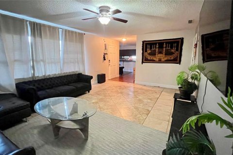 Villa ou maison à vendre à Kissimmee, Floride: 3 chambres, 142.33 m2 № 2299555 - photo 4