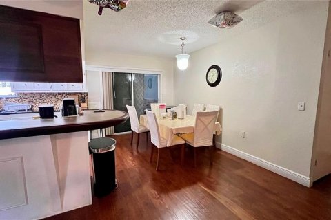 Villa ou maison à vendre à Kissimmee, Floride: 3 chambres, 142.33 m2 № 2299555 - photo 5