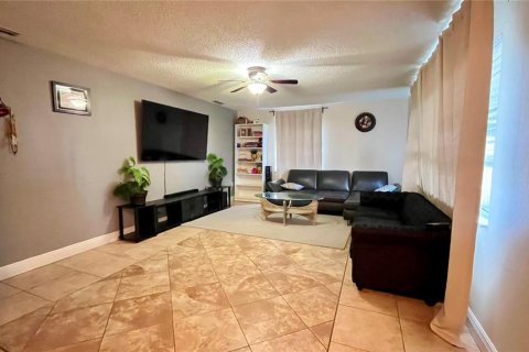 Villa ou maison à vendre à Kissimmee, Floride: 3 chambres, 142.33 m2 № 2299555 - photo 2