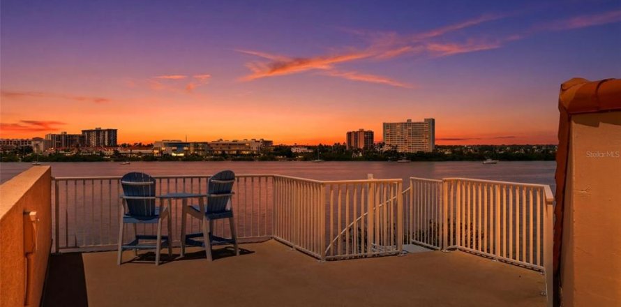 Touwnhouse à Clearwater, Floride 3 chambres, 189.61 m2 № 2104670