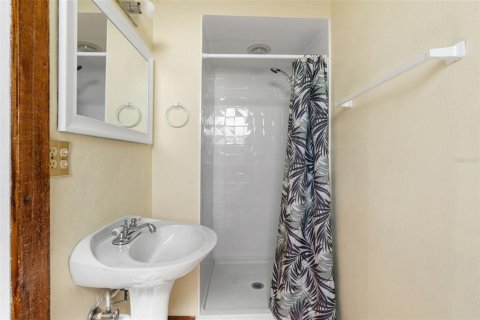 House in Tampa, Florida 3 bedrooms, 142.51 sq.m. № 1804091 - photo 16