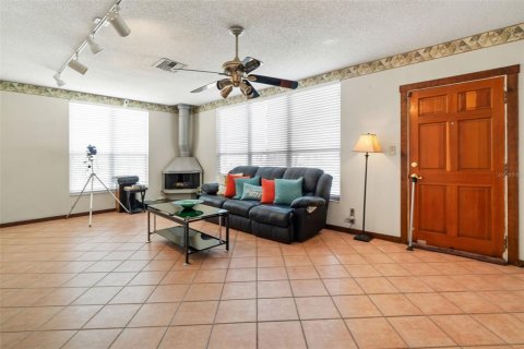 House in Tampa, Florida 3 bedrooms, 142.51 sq.m. № 1804091 - photo 6