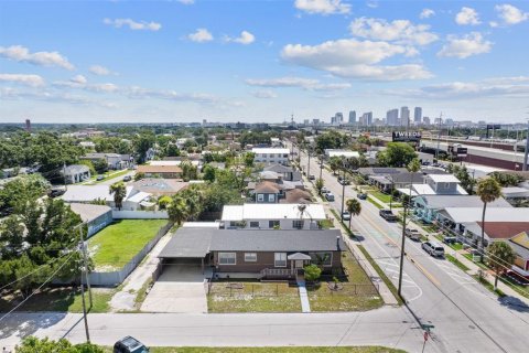 House in Tampa, Florida 3 bedrooms, 142.51 sq.m. № 1804091 - photo 19