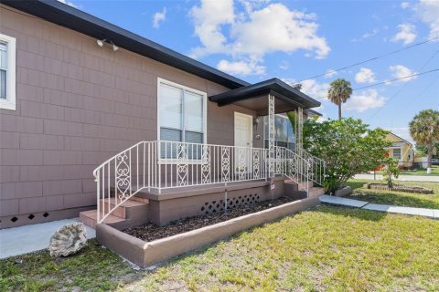 House in Tampa, Florida 3 bedrooms, 142.51 sq.m. № 1804091 - photo 3