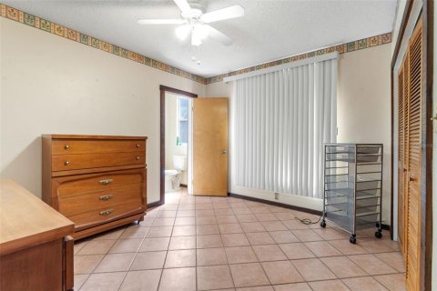 House in Tampa, Florida 3 bedrooms, 142.51 sq.m. № 1804091 - photo 15