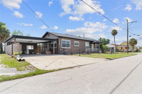House in Tampa, Florida 3 bedrooms, 142.51 sq.m. № 1804091 - photo 2