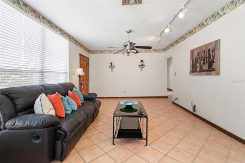 House in Tampa, Florida 3 bedrooms, 142.51 sq.m. № 1804091 - photo 7