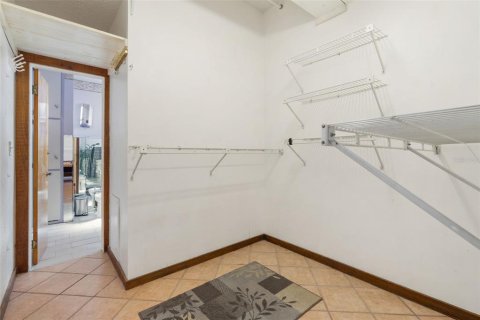 House in Tampa, Florida 3 bedrooms, 142.51 sq.m. № 1804091 - photo 13