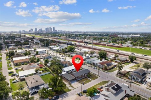 House in Tampa, Florida 3 bedrooms, 142.51 sq.m. № 1804091 - photo 24