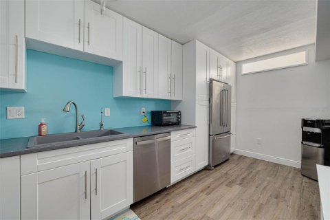 Condo in Tarpon Springs, Florida, 3 bedrooms  № 1761190 - photo 8