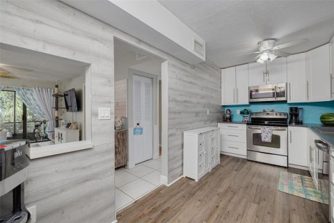 Condo in Tarpon Springs, Florida, 3 bedrooms  № 1761190 - photo 9