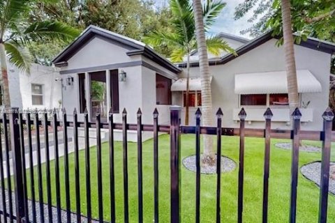 Купить виллу или дом в Майами, Флорида 4 спальни, 109.53м2, № 1895272 - фото 1