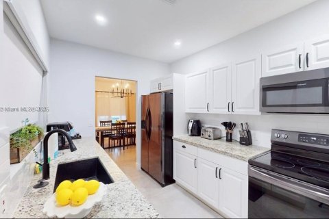 Купить виллу или дом в Майами, Флорида 4 спальни, 109.53м2, № 1895272 - фото 2