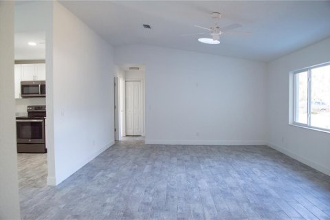 Villa ou maison à vendre à Edgewater, Floride: 3 chambres, 139.07 m2 № 2411520 - photo 12