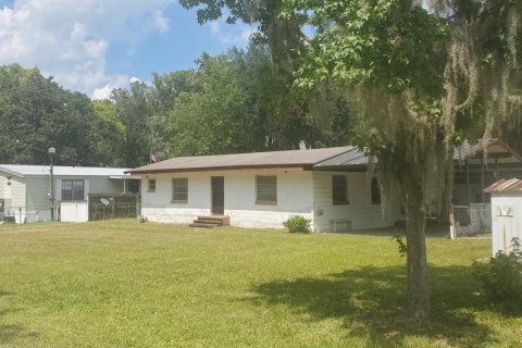 House in Satsuma, Florida 2 bedrooms, 98.2 sq.m. № 768681 - photo 1