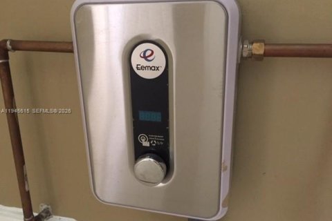 House in North Miami Beach, Florida 2 bedrooms, 61.04 sq.m. № 2002020 - photo 11