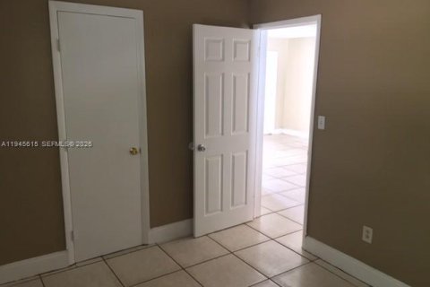 House in North Miami Beach, Florida 2 bedrooms, 61.04 sq.m. № 2002020 - photo 8