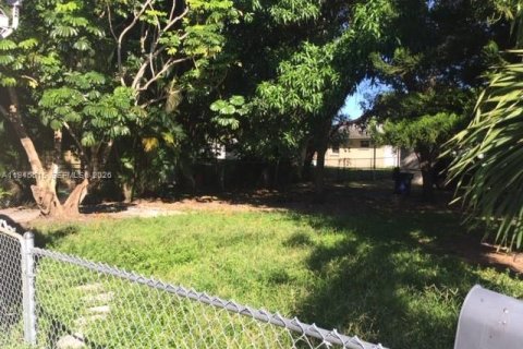 House in North Miami Beach, Florida 2 bedrooms, 61.04 sq.m. № 2002020 - photo 13