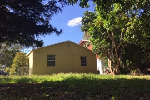 Дом в Норт-Майами-Бич, Флорида 2 спальни, 61.04м2 № 2002020