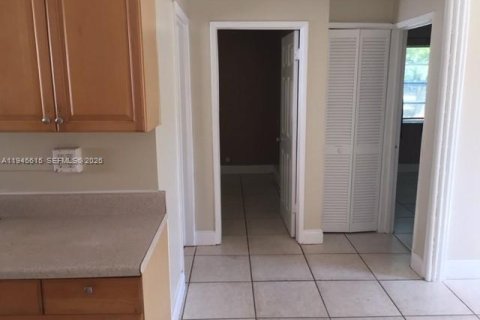 House in North Miami Beach, Florida 2 bedrooms, 61.04 sq.m. № 2002020 - photo 6