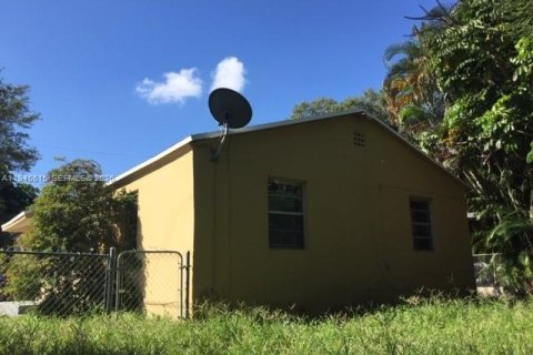 House in North Miami Beach, Florida 2 bedrooms, 61.04 sq.m. № 2002020 - photo 2