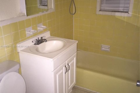 House in North Miami Beach, Florida 2 bedrooms, 61.04 sq.m. № 2002020 - photo 10