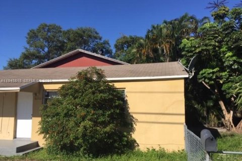 House in North Miami Beach, Florida 2 bedrooms, 61.04 sq.m. № 2002020 - photo 3