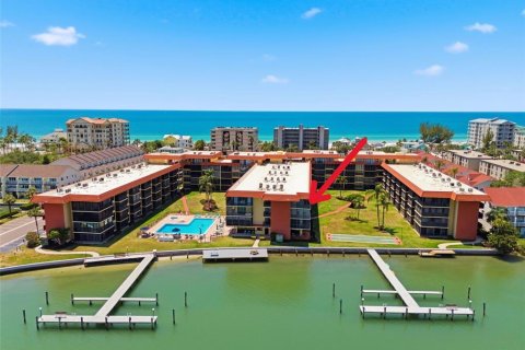 Condo à Indian Shores, Floride, 2 chambres № 2223319
