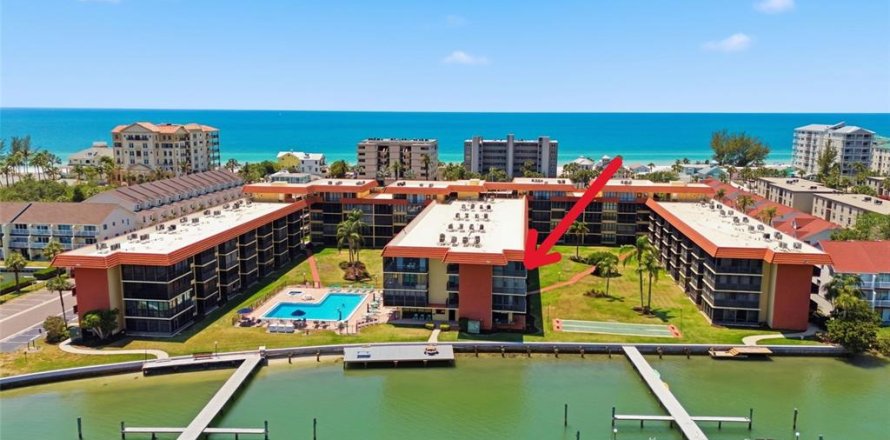 Condominio en Indian Shores, Florida, 2 dormitorios № 2223319