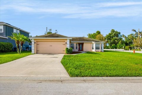 House in Lakeland, Florida 3 bedrooms, 119.57 sq.m. № 2291504