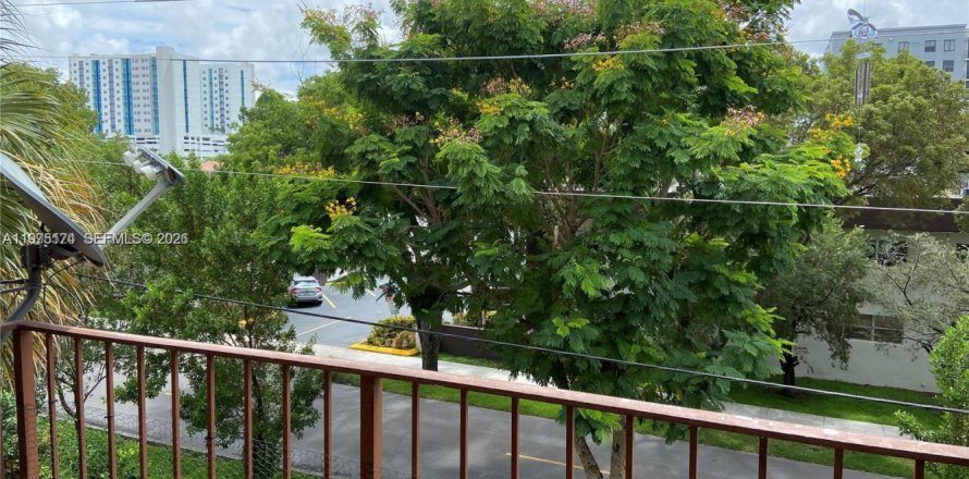 Condominio en Sweetwater, Florida, 2 dormitorios  № 2036306