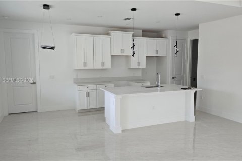 Casa en venta en Lehigh Acres, Florida, 4 dormitorios, 186.73 m2 № 2171546 - foto 11