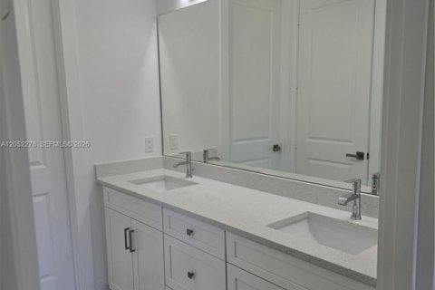 Casa en venta en Lehigh Acres, Florida, 4 dormitorios, 186.73 m2 № 2171546 - foto 16