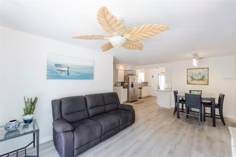 House in Ormond Beach, Florida 3 bedrooms, 155.8 sq.m. № 1852691 - photo 15