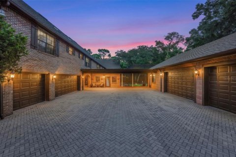 House in Longwood, Florida 5 bedrooms, 712.84 sq.m. № 2277935 - photo 4