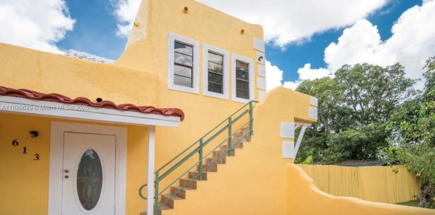 Casa en Opa-locka, Florida 1 dormitorio, 215.53 m2 № 1802601