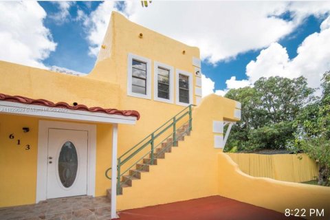 Casa en alquiler en Opa-locka, Florida, 1 dormitorio, 215.53 m2 № 1802601 - foto 3