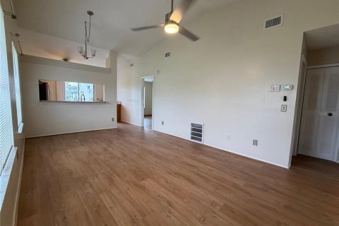 Villa ou maison à louer à Kissimmee, Floride: 3 chambres, 98.1 m2 № 2404841 - photo 3