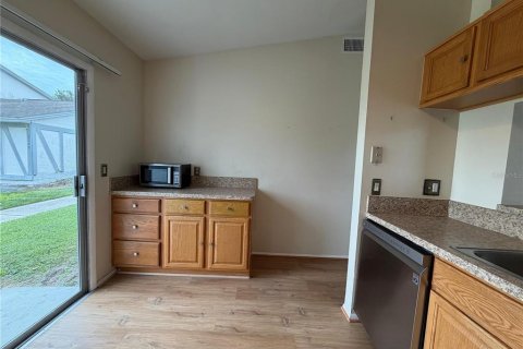 Villa ou maison à louer à Kissimmee, Floride: 3 chambres, 98.1 m2 № 2404841 - photo 8