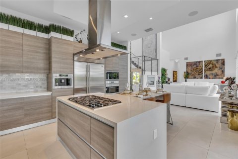 Купить виллу или дом в Уэстон, Флорида 5 спален, 353.96м2, № 2248124 - фото 9