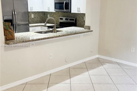 Condo in Doral, Florida, 2 bedrooms  № 2004590 - photo 6