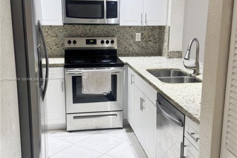 Condo in Doral, Florida, 2 bedrooms  № 2004590 - photo 5