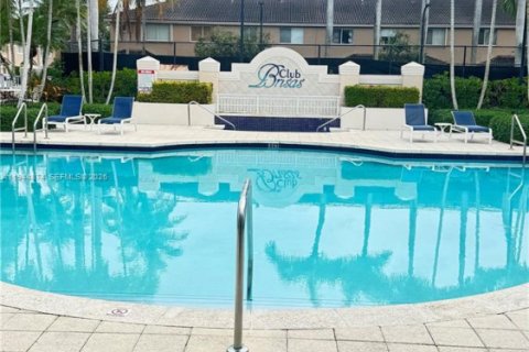 Condo in Doral, Florida, 2 bedrooms  № 2004590 - photo 12