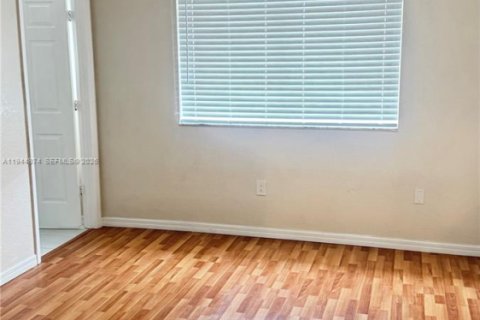 Condo in Doral, Florida, 2 bedrooms  № 2004590 - photo 10